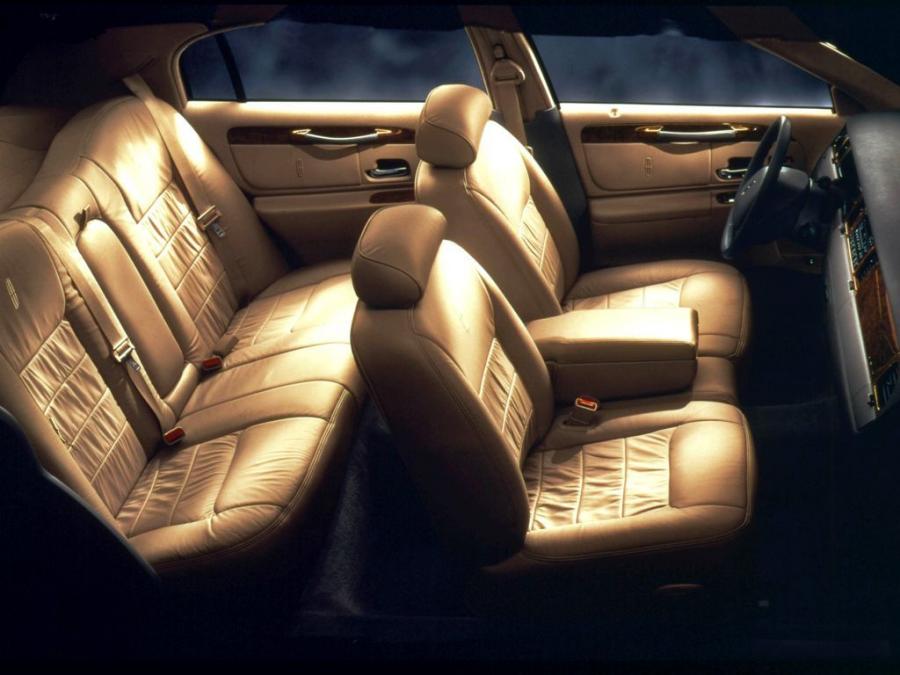  Lincoln Town Car 1998 года  (фото 19 из 77)